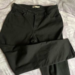 Black Levi's skinny jeans